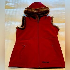 Marmot FauxFur Burgundy Soft Shell  Hooded Vest  Size Medium
